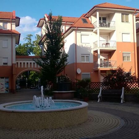 Samuci Apartman ไฮจ์ดุสโซบอสโล ภายนอก รูปภาพ