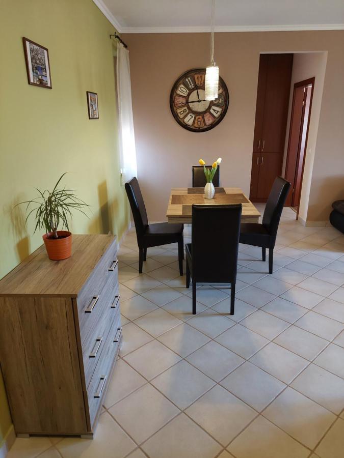 Samuci Apartman ไฮจ์ดุสโซบอสโล ภายนอก รูปภาพ