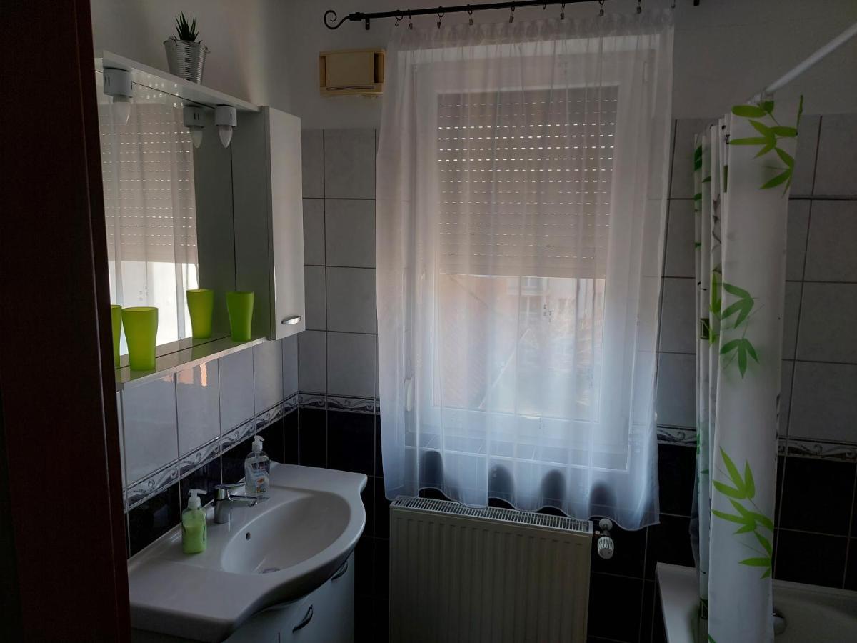 Samuci Apartman ไฮจ์ดุสโซบอสโล ภายนอก รูปภาพ