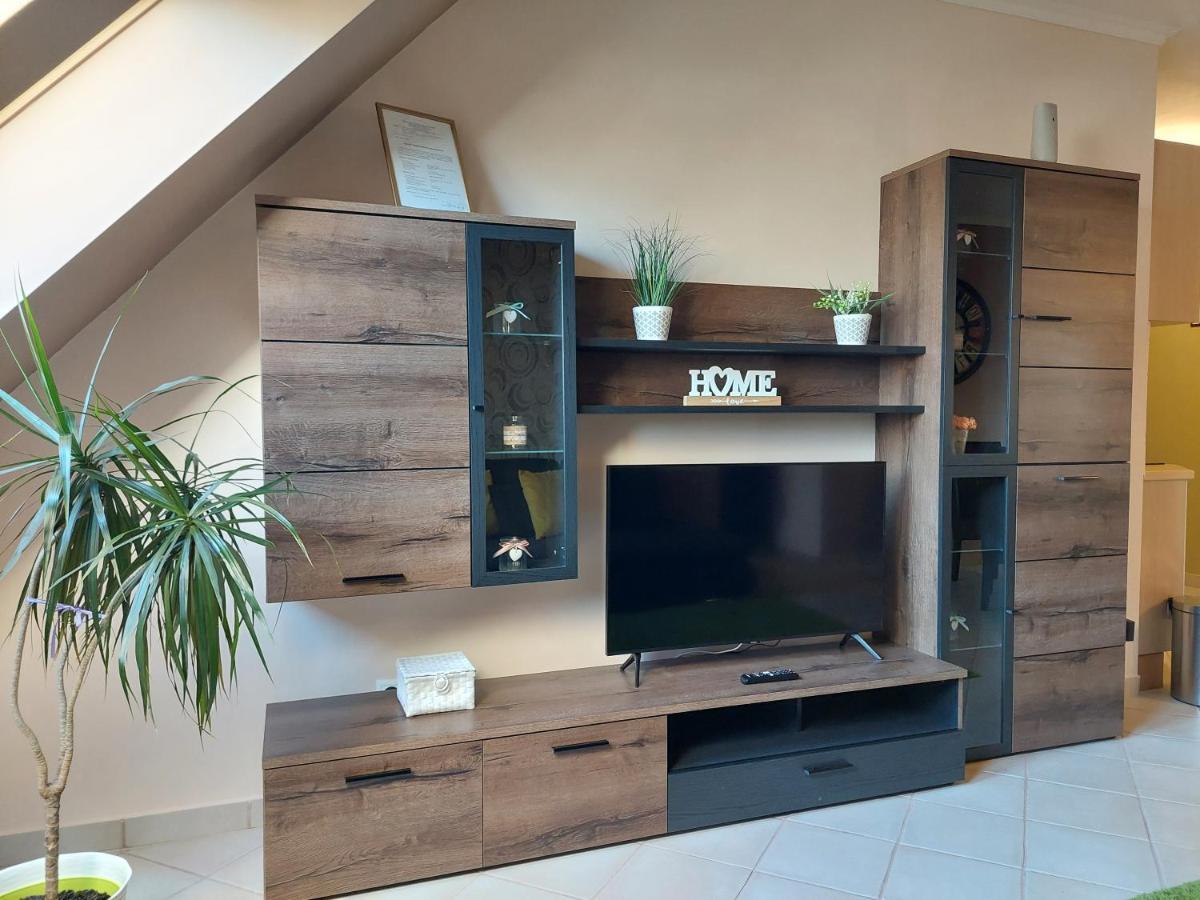 Samuci Apartman ไฮจ์ดุสโซบอสโล ภายนอก รูปภาพ