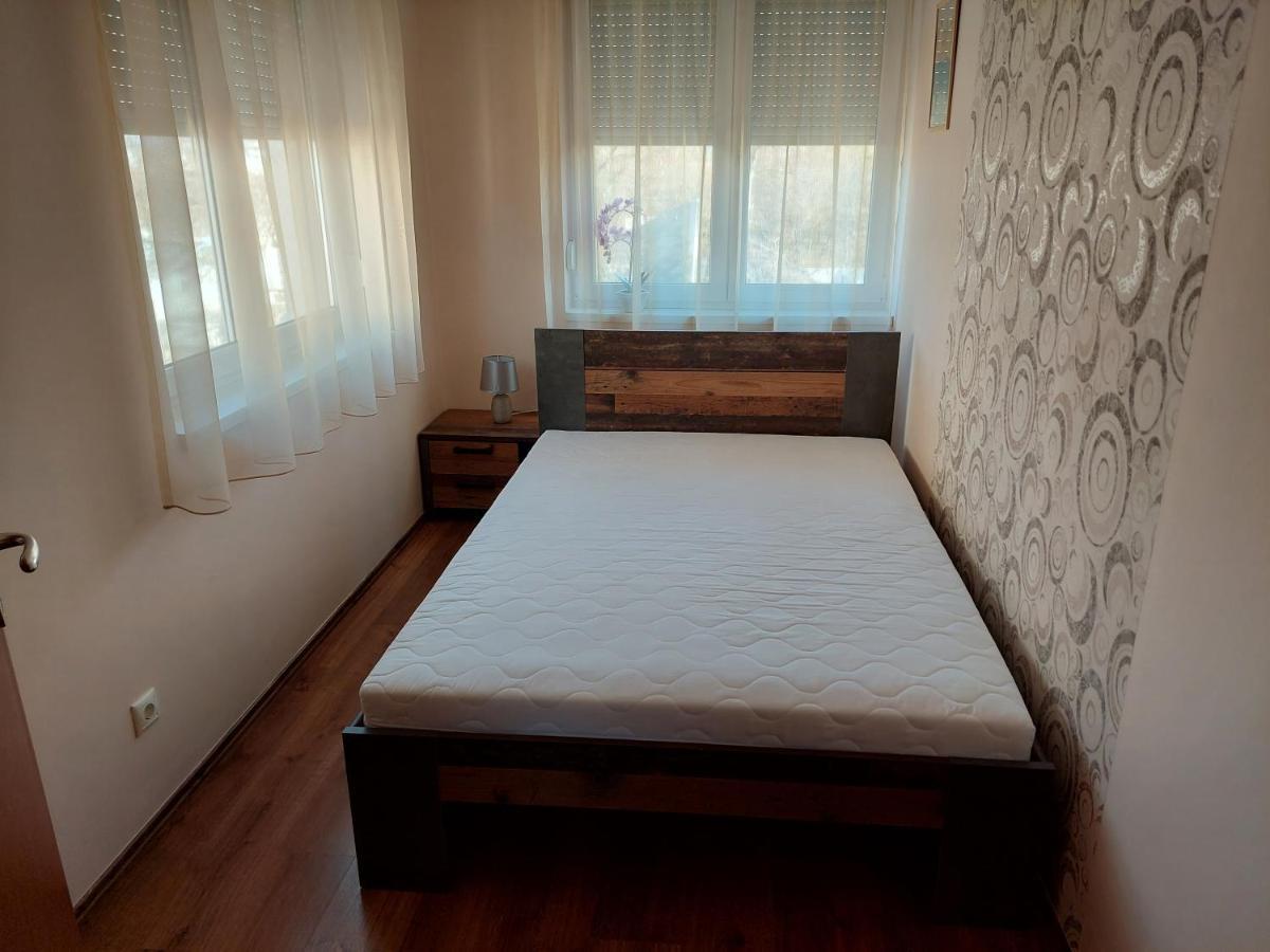 Samuci Apartman ไฮจ์ดุสโซบอสโล ภายนอก รูปภาพ