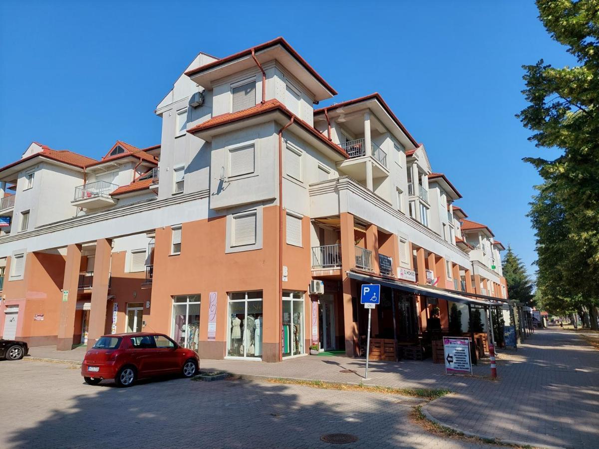 Samuci Apartman ไฮจ์ดุสโซบอสโล ภายนอก รูปภาพ