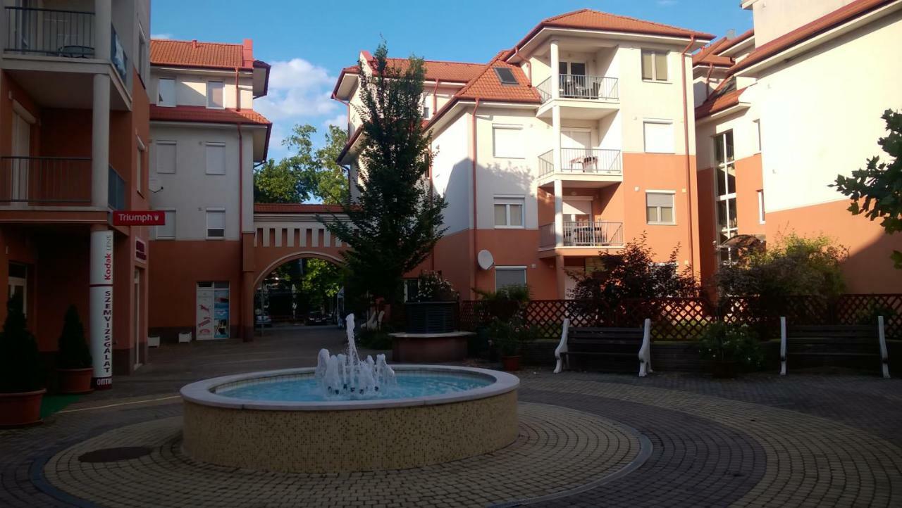 Samuci Apartman ไฮจ์ดุสโซบอสโล ภายนอก รูปภาพ